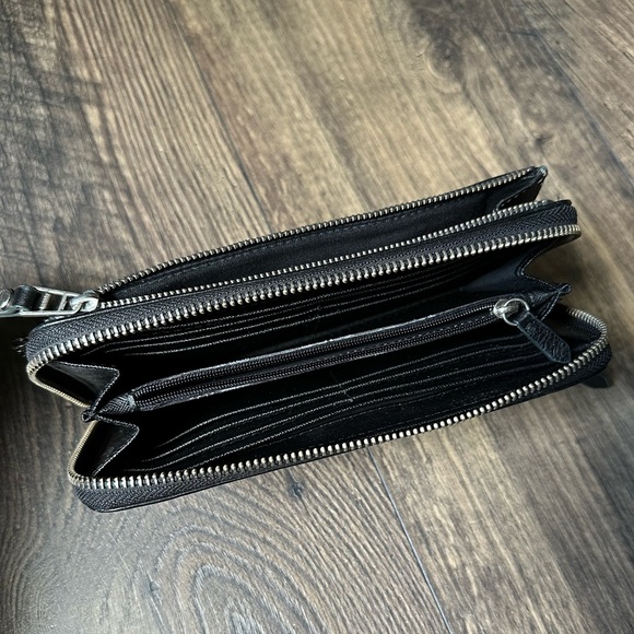 Fossil Leather Zip Around Wallet - Picture 4 of 4